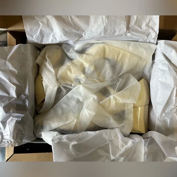 Charles & Keith Claudie Patent Buckle Mary Jane’s Yellow - Picture 8 of 9